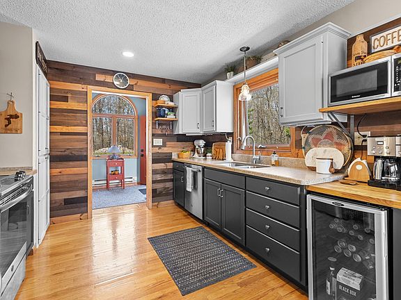 5th image of 17665 Emerald Dr