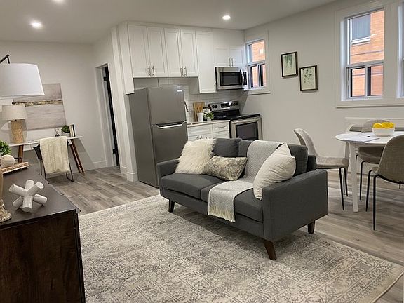 3rd image of 444 Park St W