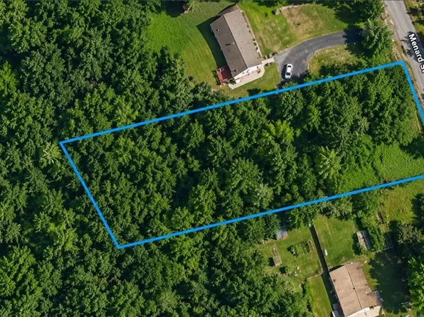 18 Menard St, Cumberland, RI 02864