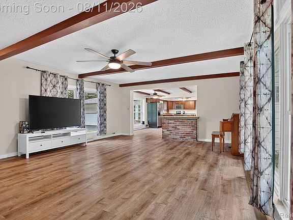 5th image of 9457 Sheridan Rd