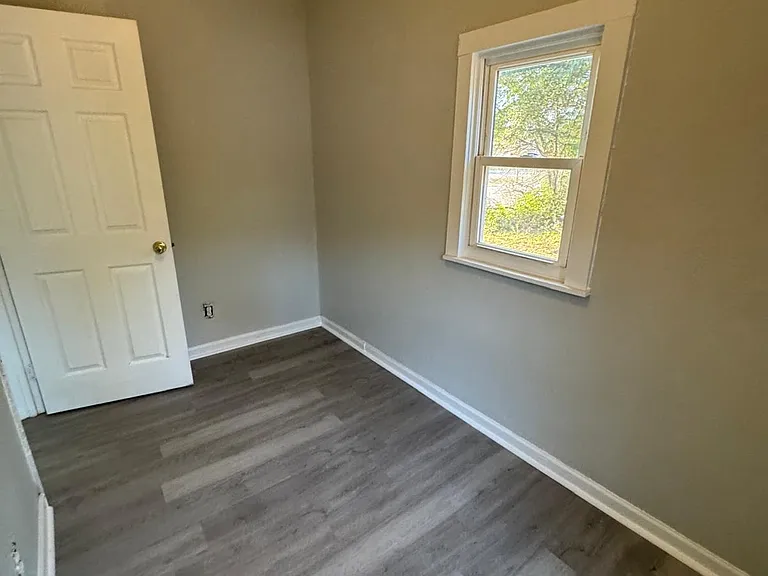 2104 Rosehill Rd — Photo 3
