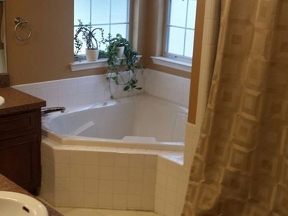 5th image of 3126 Camelliawood Cir W