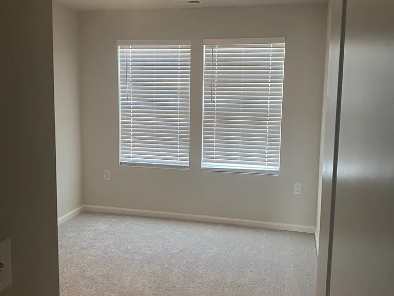 240 Peebles Dr — Photo 9