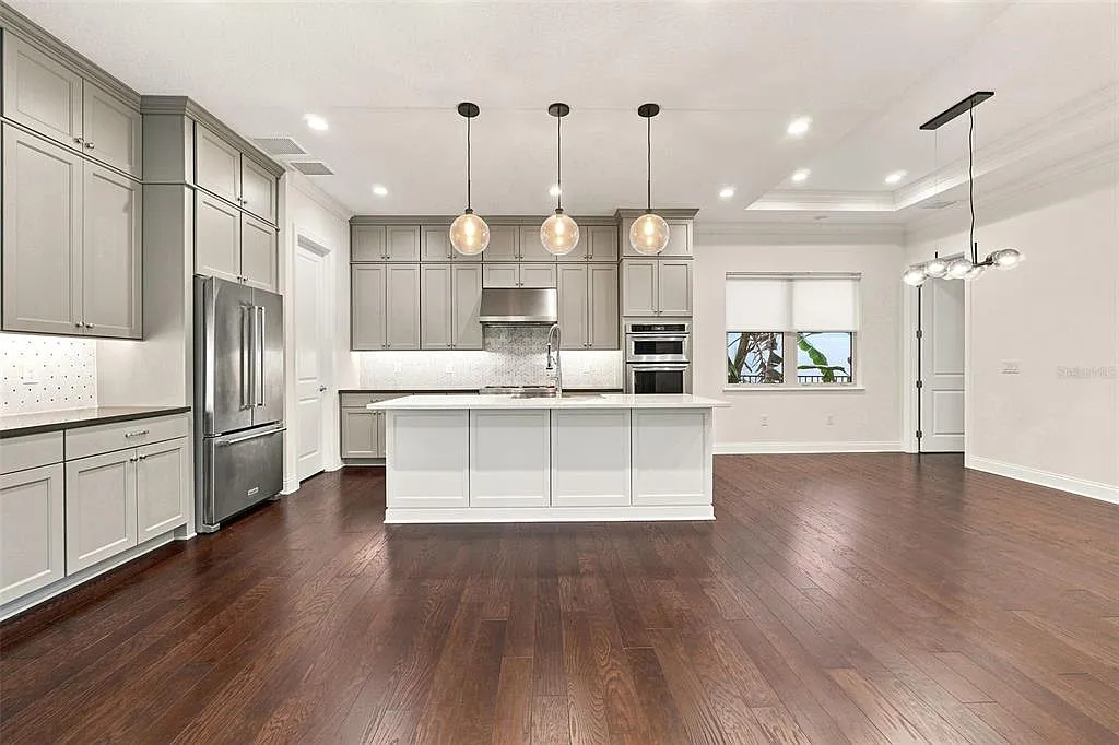 4 bed, 4.5 bath, 3375 sqft, $6,999 — Photo 1