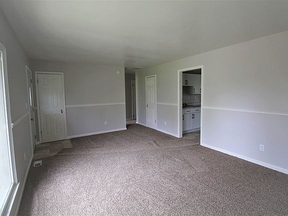 3rd image of 3624 Beaumont Ct