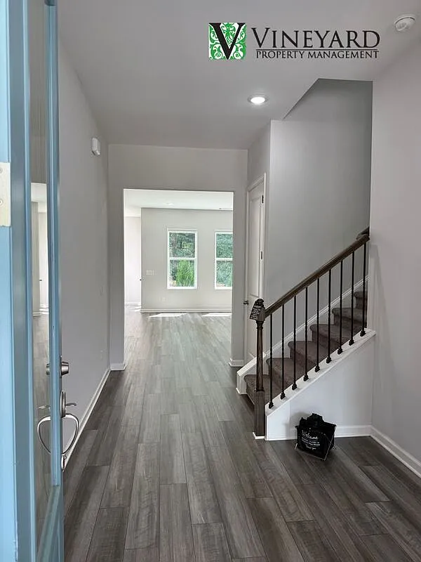 5 bed, 3.0 bath, 2756 sqft, $2,995 — Photo 4