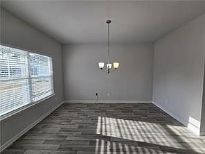 4th image of 647 Skye Dr