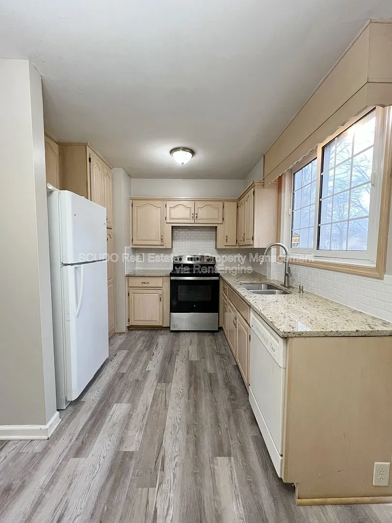 Building Photo - 7715 W 96th Ter