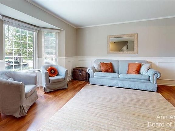 2nd image of 5739 Meadowview St