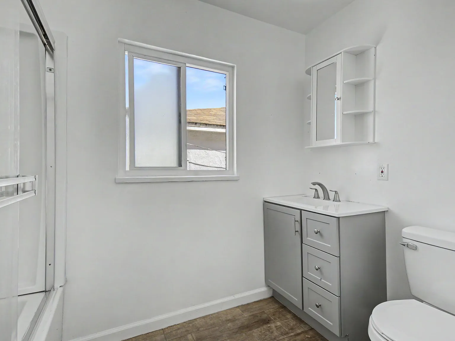 3 bed, 1.5 bath, 1100 sqft, $3,500 — Photo 4