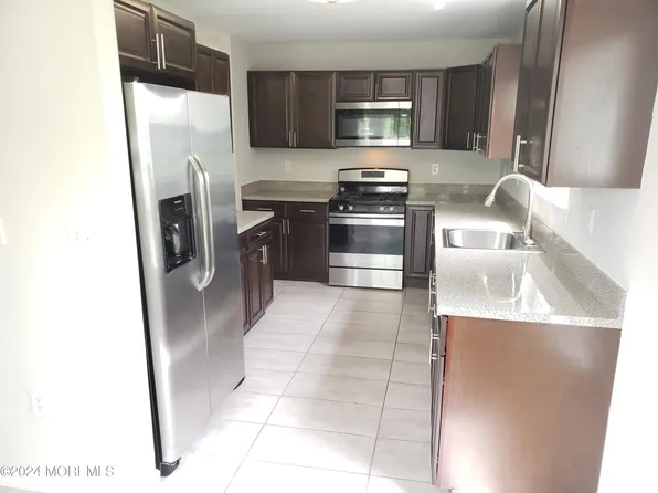 58 San Anita Drive, Tinton Falls, NJ 07753