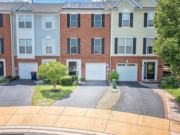 2nd image of 36 Crenshaw Ct
