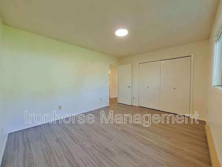 811 W Villard St #56 — Photo 8