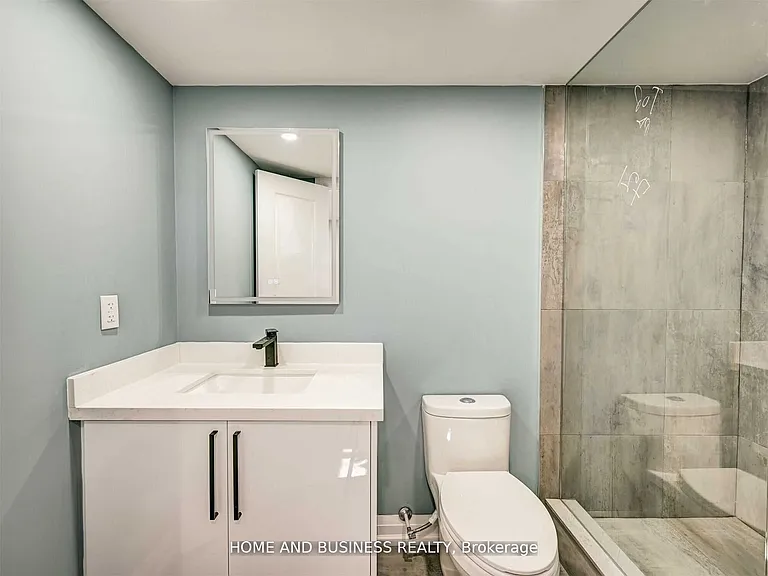 470 Louis Dr #MIDDLE — Photo 13