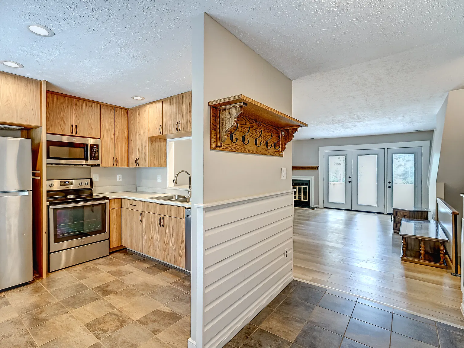3 bed, 1844 sqft, $2,500 — Photo 3