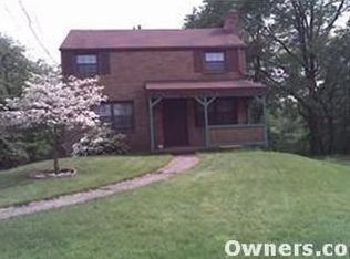 700 Newport Dr, Pittsburgh, PA 15234