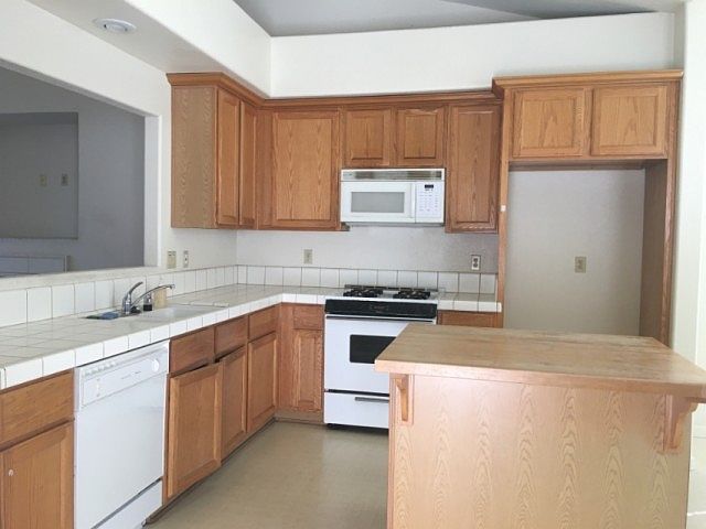 2nd image of 2935 Horsetail Dr