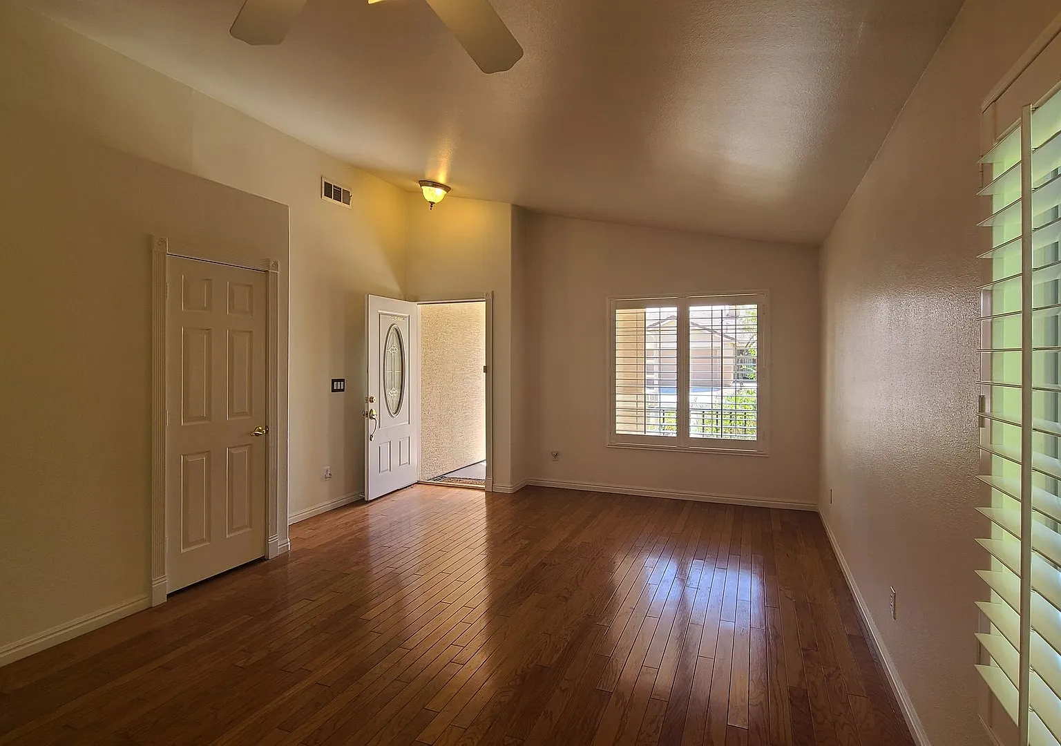 1 Story home located in Summerlin — Photo 3