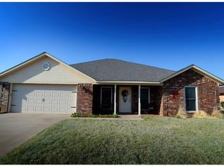 105 Mesquite Ave, Sayre, OK 73662