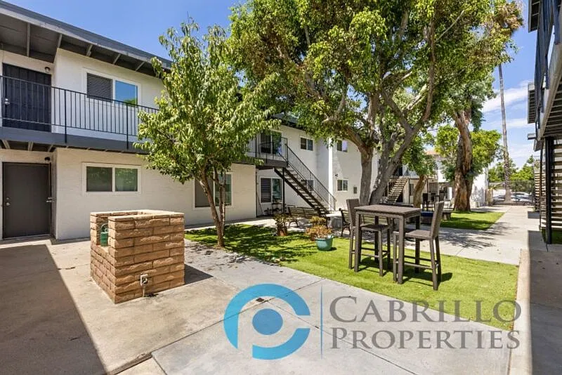 1 bed, 1.0 bath, 500 sqft, $1,725 — Photo 2