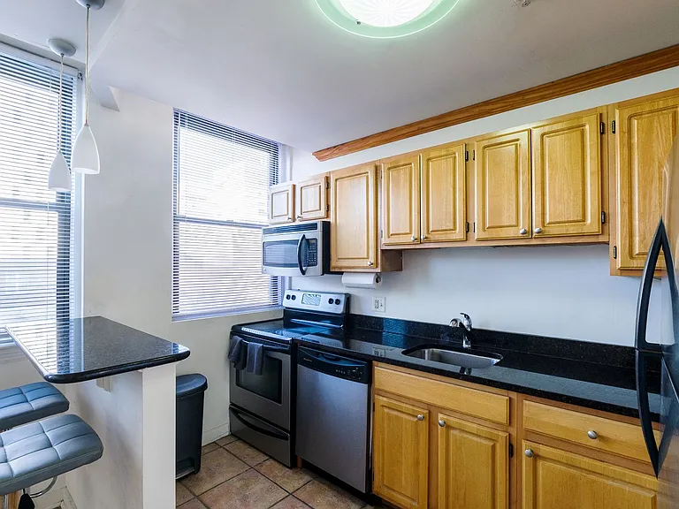 1939 Chestnut St #3B — Photo 6