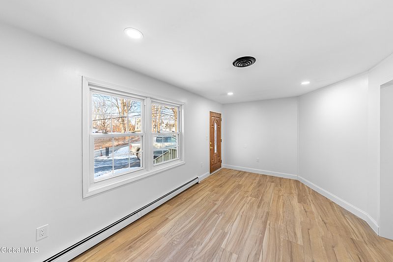 5th image of 204 3rd Ave Extension