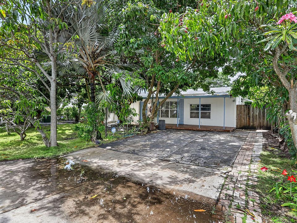 1st image of 2411 NE 10th Terrace