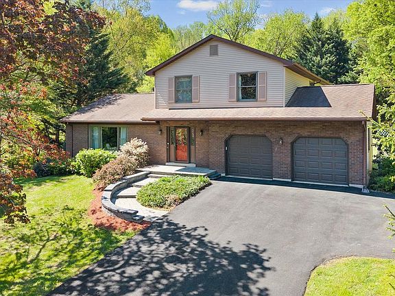 3rd image of 106 Black Oak Dr