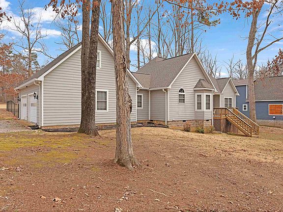 2nd image of 140 Bogey Loop