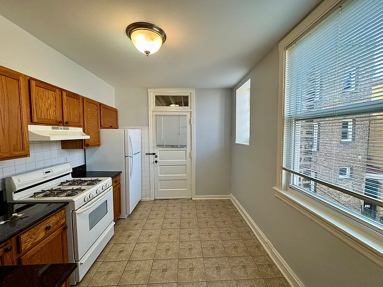 3218 W Catalpa Ave #2 — Photo 4