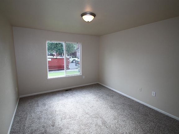 4th image of 437 Stevens Cir