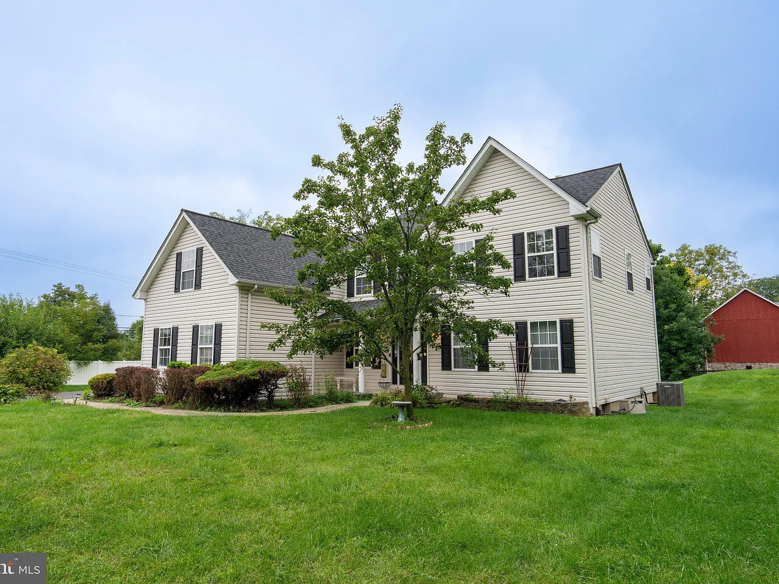 4 bed, 2.5 bath, 3006 sqft, $3,800 — Photo 1