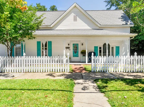 102 W Church St, Benson, NC 27504