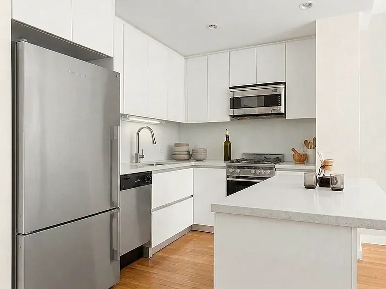 148 E 24th St #12B — Photo 7