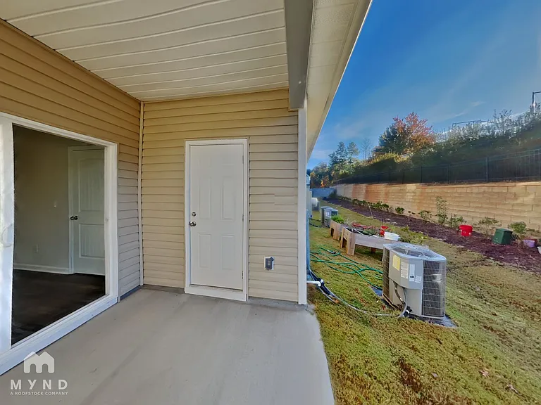 250 Yorktown Ln — Photo 16