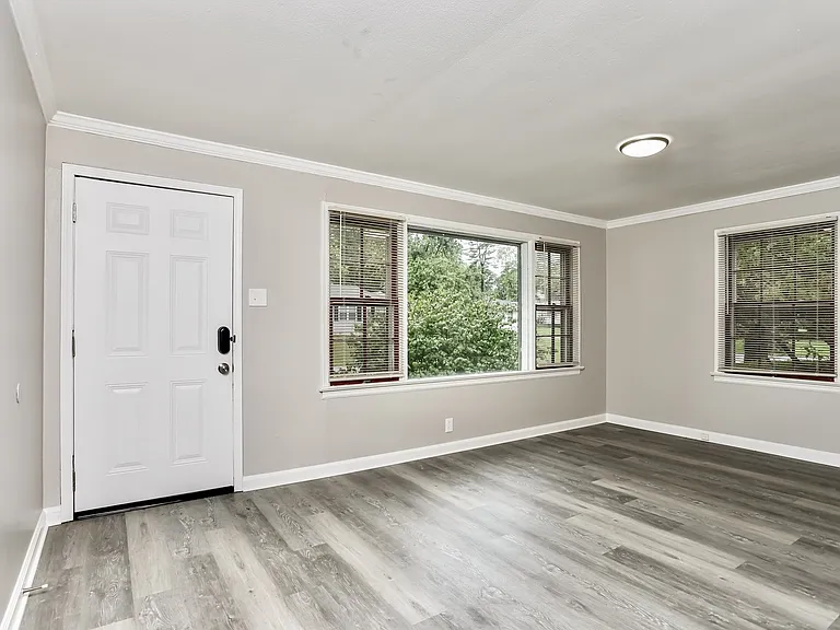 881218_020_living_room_13077483.jpg