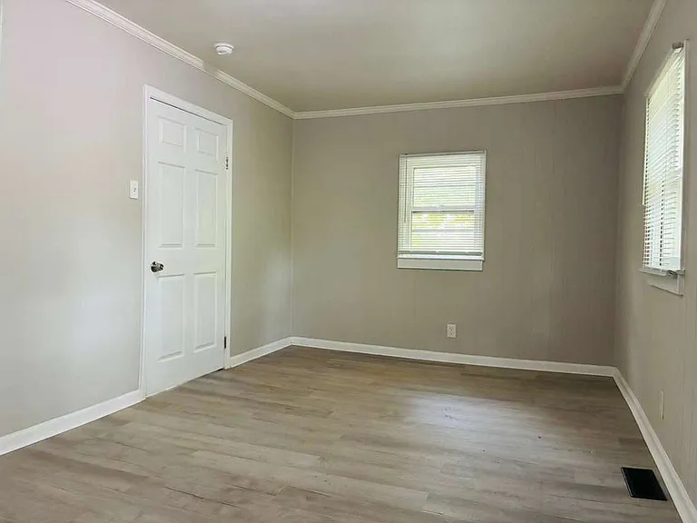 102 Plum Tree Ln — Photo 23