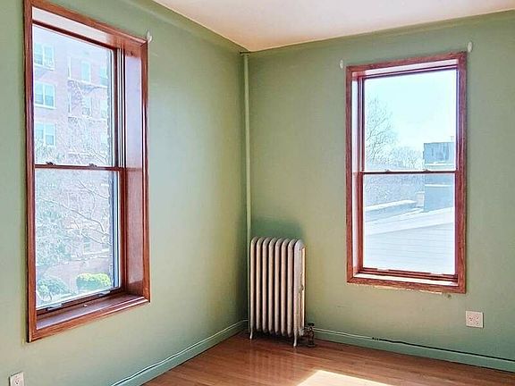 4th image of 506 Ovington Ave APT 2