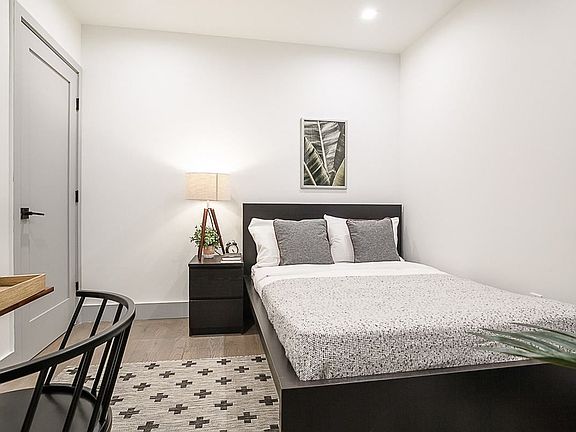 5th image of 944 Columbus Ave #186
