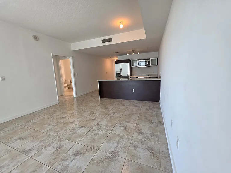 1900 N Bayshore Dr — Photo 10