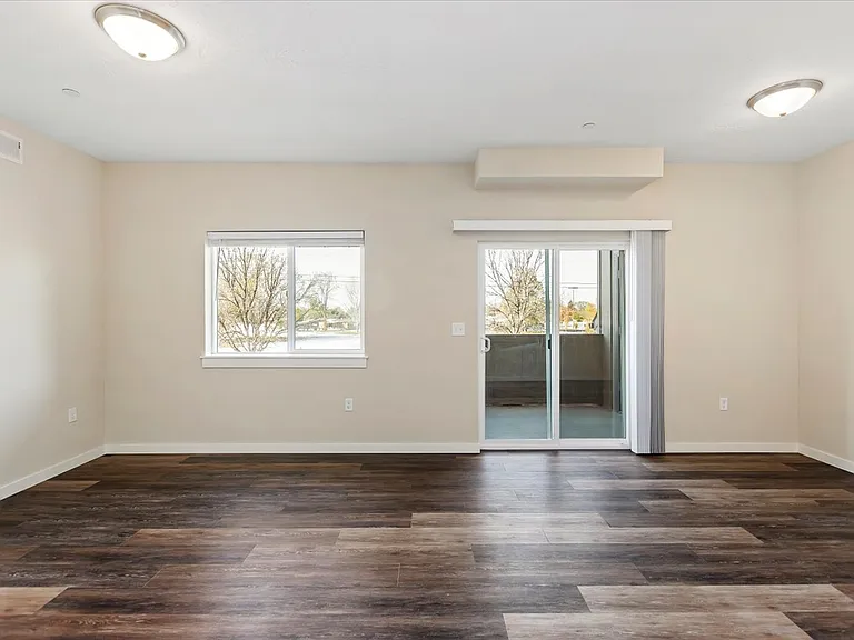 Owyhee Park Apartments — Photo 10