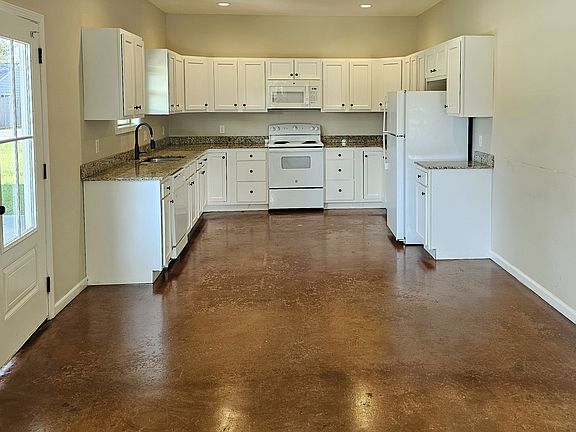3rd image of 1634 Mignonette Ln #A