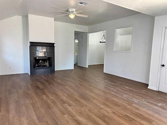 4th image of 223 W 6th St