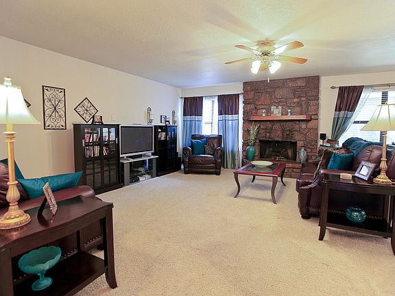 GRAND OPEN FAMILY ROOM