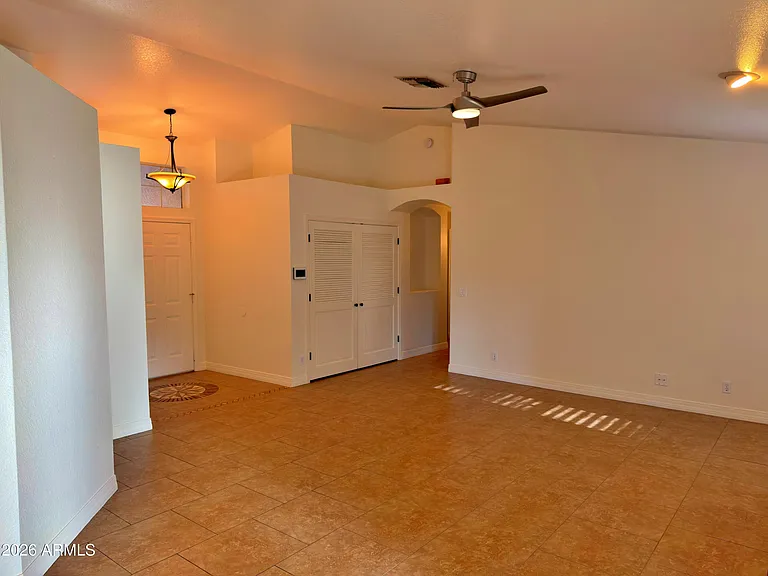 808 N Winthrop Cir — Photo 6