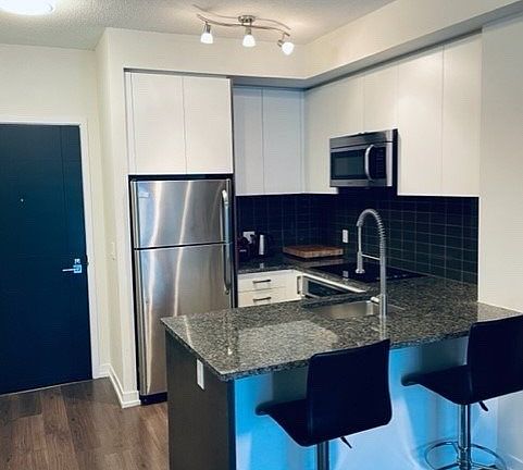 4th image of 98 Lillian St #813