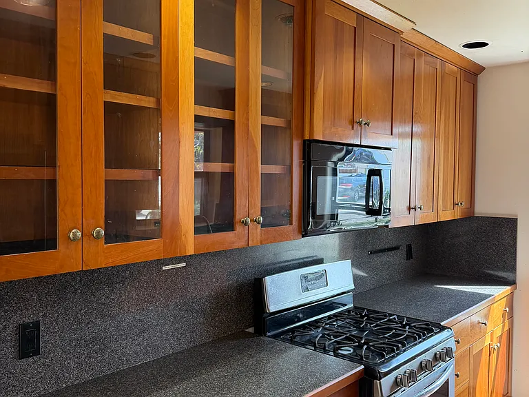 1020 Avenida Linda — Photo 2