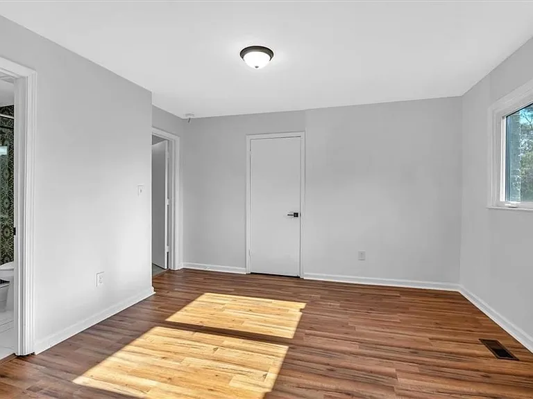 2142 Cloverdale Dr — Photo 49