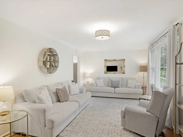 5037 Dovecote Dr, Nashville, TN 37220