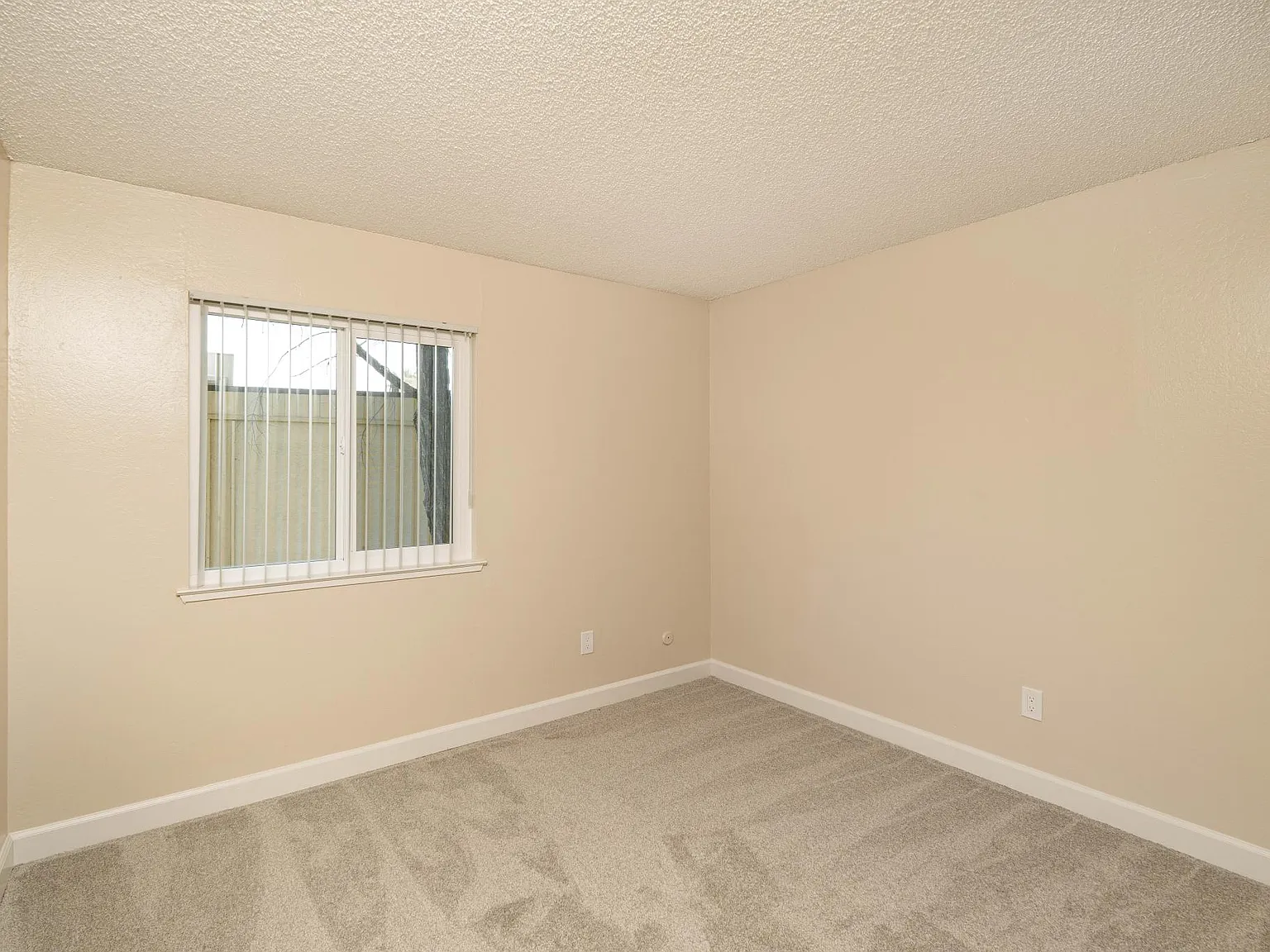2 bed, 900 sqft, $1,615 — Photo 3